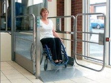 ROLLSTUHLLIFT HEBEBÜHNE LIFT