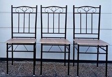 3 Stühle Metall schwarz Sitzfläche naturbraun Holz art