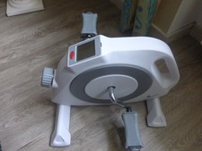 Mini Heimtrainer Arm und Beintrainer  mit Pedalen Fitnessfahrrad mit LCD Anzeige