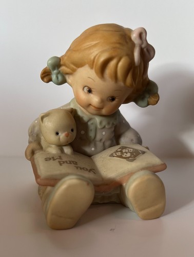 Mädchen mit buch enesco - buch:,
