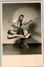 39435904 - Taenzerin Tracht