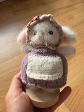 Handgemachter gestrickter Hase