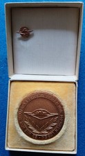 10 184 DDR Medaille+ Anstecknadel „Verdienstvoller Mitarbeiter im VEB Automobilw