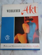 Weiblicher Akt - Fotos und