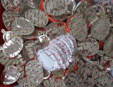 50 Kinder Joy Schokoladen Ei Hälften Schokolade MHD 24.April 2026 + 50 Löffeln