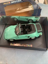 911 Porsche 930 Turbo, Slant Nose, grün, mit Verdeck schwarz, 1:18, Revell      