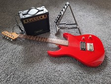 Peavey Gitarre und kleiner handlicher Supreme MS-10 Guitar Amplifier