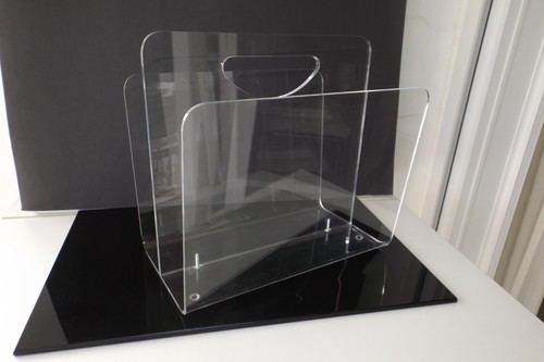 Zeitungsständer aus acrylglas - zeitungsständer,