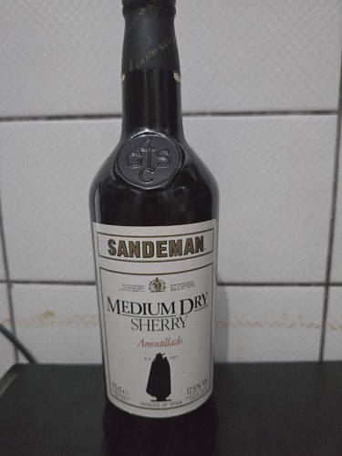 Sandeman medium dry - medium, sherry