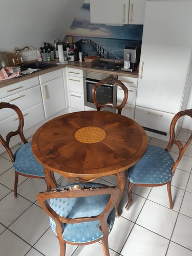 Tisch aus nussbaum mit - tisch,