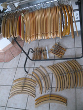 Konvolut 95 Holz Kleiderbügel