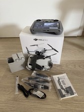 DJI Mini 4 Pro Fly More Combo Drohne (RC2) Smart Controller faltbare Reisedrohne