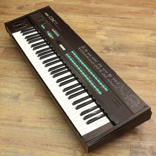 Yamaha dx7 synthesizer - fm,