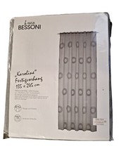 Vorhang mit Schlaufen und Band