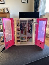 Rosa Barbie Kleiderschrank / Ultimativer Schrank - tragbares Tragen.