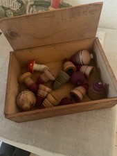 Alte Kegel in Holzkiste 14