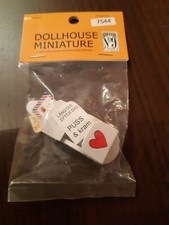 (M 327) kleines Regal mit Post für die Puppenhaus Puppenstube 