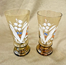 Zwei antike Gläser mit