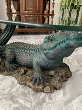 Coutschtisch mit Kristallplatte