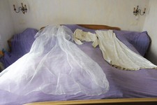 Brautkleid mit Schleier Gr.36/38 Seide Vorderteil mit Perlen bestickt Handarbeit