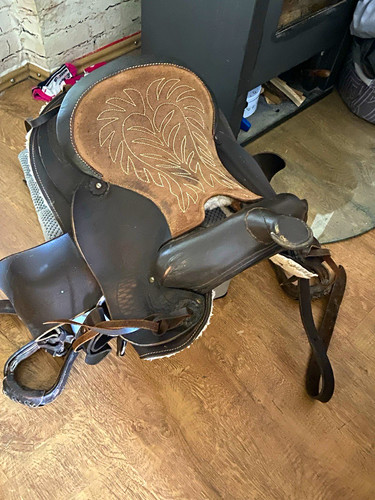 Brauner westernsattel aus - westernsattel,