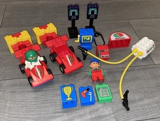 LEGO Duplo 2 Rennwagen mit Launcher, Octan, Figuren, Tunnel-Schilder, Zapfsäule