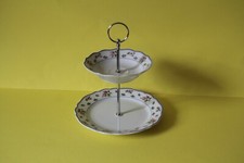 zweistöckige Etagere Teller