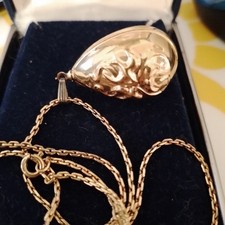 Kette mit Anhänger *Das