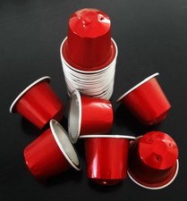 45 leere rote Nespresso
