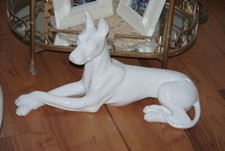 Edel Figur Dogge Hund liegend