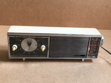 Universum Uhrenradio W-185