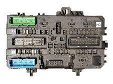 Opel Zafira B Sicherungskasten / Relaisbox 13220831 – Hella 5DK008669-53