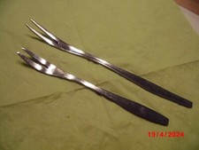2 Serviergabeln, WMF Cromargan und Beram rostfrei 18/8,  17 cm und 14 cm
