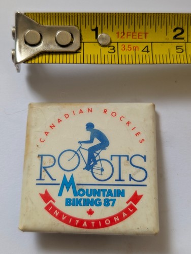Vintage pin pinback button - pin,