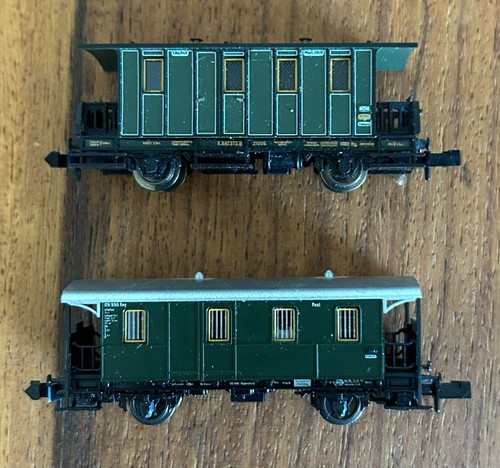Minitrix personenwagen - 2x,