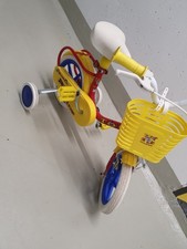 Kinderfahrrad mit Korb