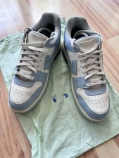 Off-White Sneaker „Out of