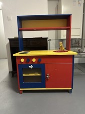 Massive Kinderküche aus Holz