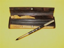 Staatsgeschenk Kugelschreiber Pen in Zweifarbiger exklusiven Holzbox