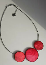 Modecollier Drahtkette 49 cm 3 runde Anhänger Capiz Muschel rot Glanz K 229 b
