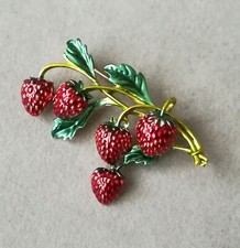 Erdbeer Brosche Gold