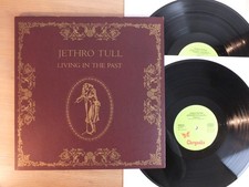 JETHRO TULL  Living In The
