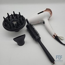 ghd helios Geschenkset mit einem Diffusor und der Ceramic Radial Brush Gr. 2