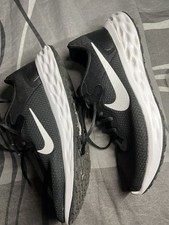 Nike Revolution 6 Next Nature Herren – Schwarz/Weiß – Größe 42.5 