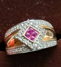 Goldring 585 mit RUBINE UND BRILLIANTEN..5,11 g 