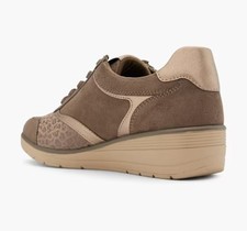 Frauen goldenen Halbschuh