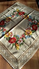 Tischdecke quadratisch, bestickt