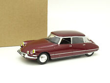 Universal Hobbies SB 1/43 - Citroen DS 21 Pallas Slough 1966 Rot