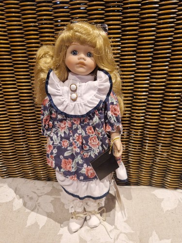 Porcelain doll puppe - doll, puppe,