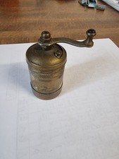 Alte Pfeffermühle aus Messing